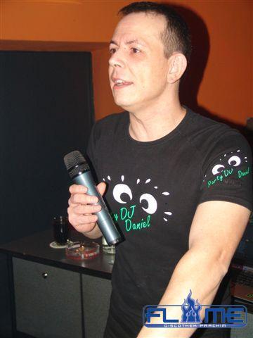 Party DJ Daniel bei der Arbeit Hochzeit DJ Berlin Brandenburg Mecklenburg-Vorpommern Sachsen Sachsen-Anhalt Niedersachsen Geburtstag Silberhochzeit Firmenfeier Silvester Abiball Jugendweihe Schuetzenfest Karneval Schlager u00fc30 u00fc40 u00fc50 80er 90er
